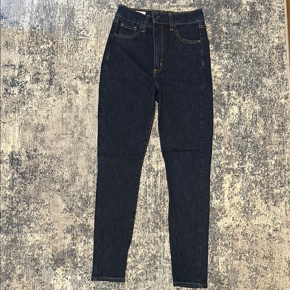 GAP High Rise Blue Jeans Classic Style